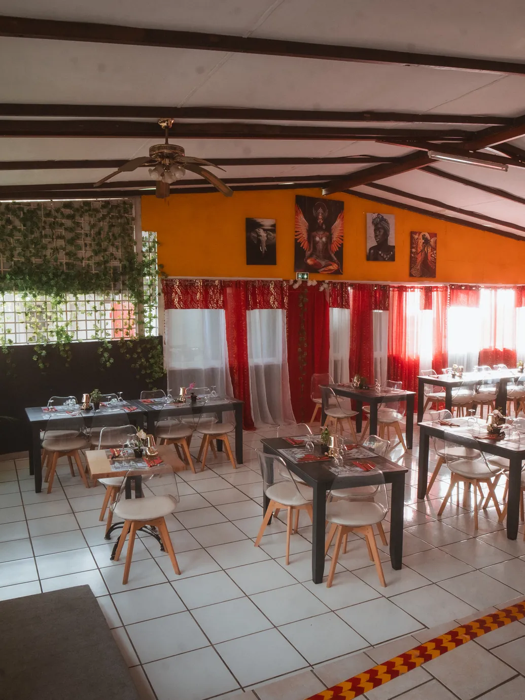 Salle intérieure du restaurant